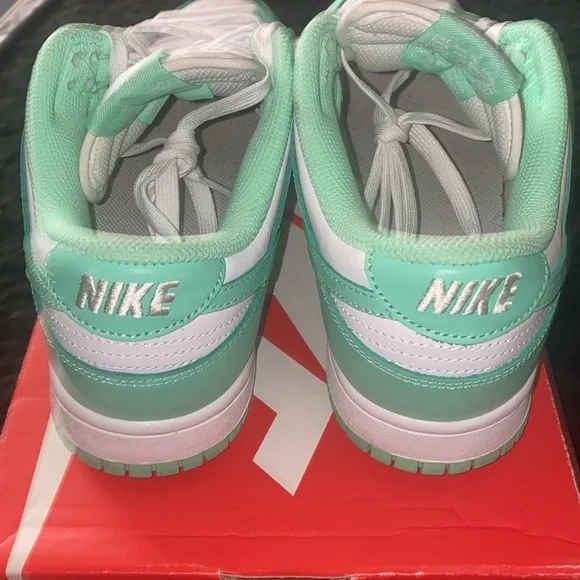 Nike Dunk Low Green Glow (women’s). Sz.9.5W. Original box. Used once/clean